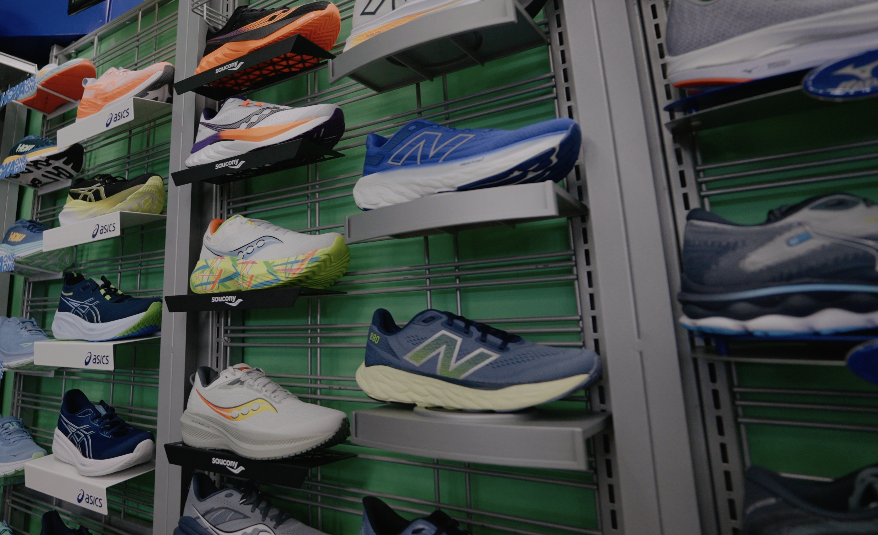 Choosing the Right Running Shoes: A Comprehensive Guide